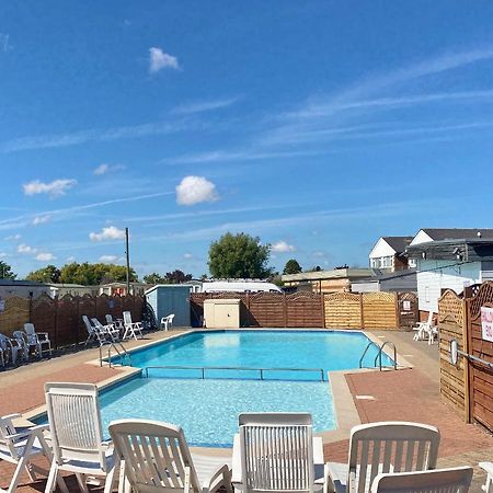 Winchelsea Beach Holiday Home - Pool & Beach Екстер'єр фото